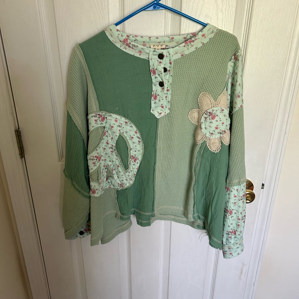 POL Patchwork Floral Peace Sign Top - Mint Green
